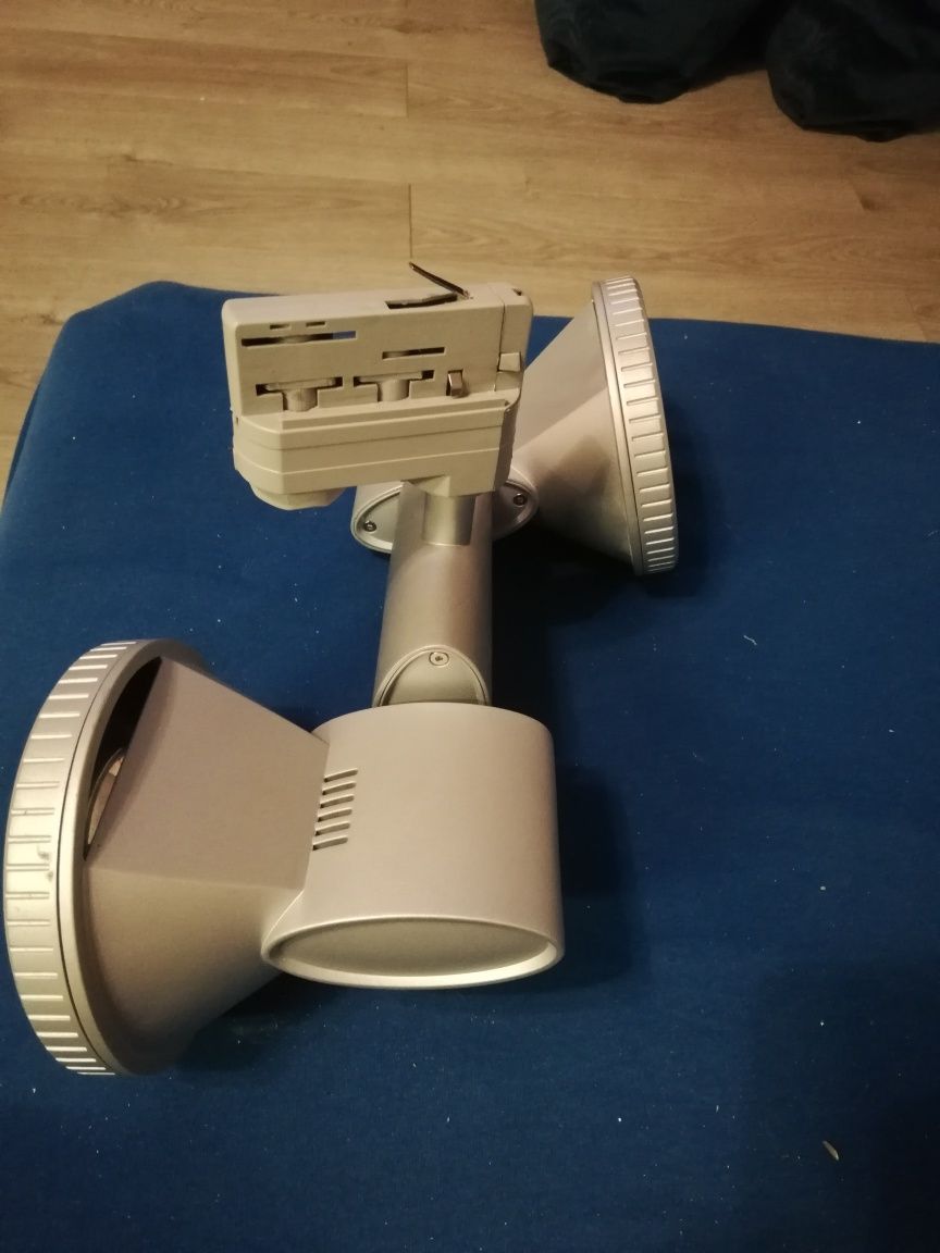 Podwójne regulowane lampy na szynoprzewód