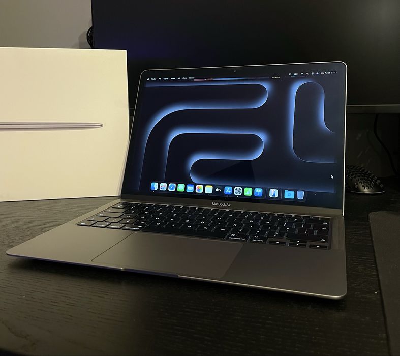 MacBook Air M1 8gb RAM 256gb pamięci
