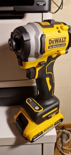 Aparafusadeira nova sem ou com a bateria 

80 sem bateria ou 
110 com