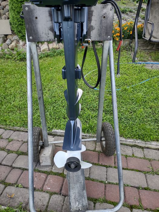 silnik zaburtowy Yamaha 6KM 2 suw L-dlugi, el.start, uciag