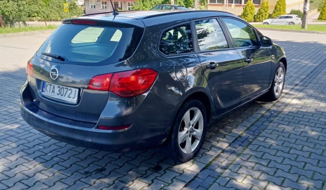 Opel Astra IV Tourer