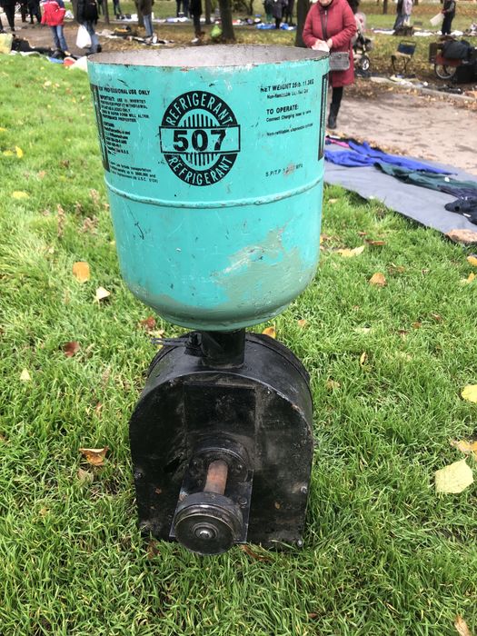 Крупоружка ,дрібнить зерно ,траву