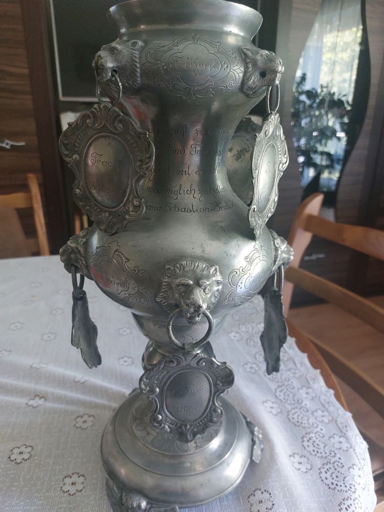 Bardzo stary puchar cynowy 1685r.