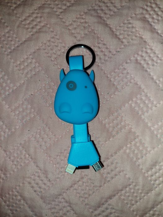 Porta chaves com cabo de dados