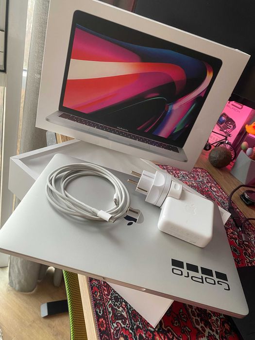 MacBook Pro 13” (M1, 8GB/256GB) Стан Ідеальний!