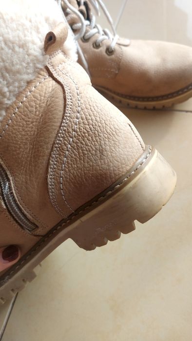 Beżowe śniegowce z białym sztucznym futerkiem Lasocki Young rozm. 37