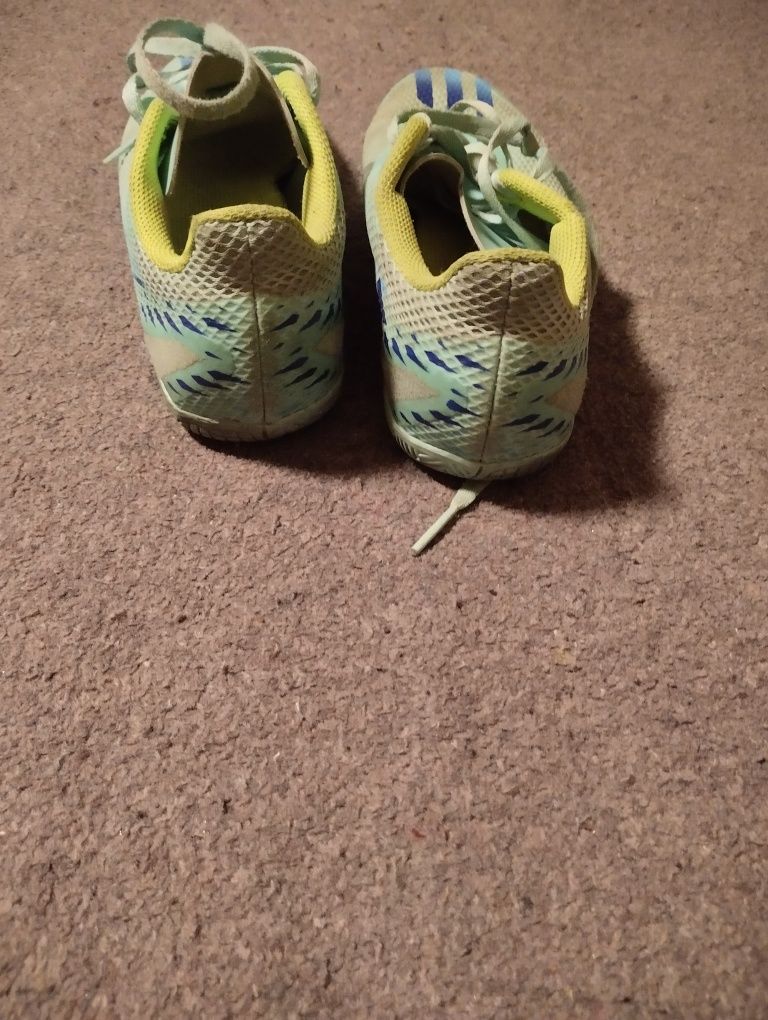 Футзалки Adidas р.39 б/у