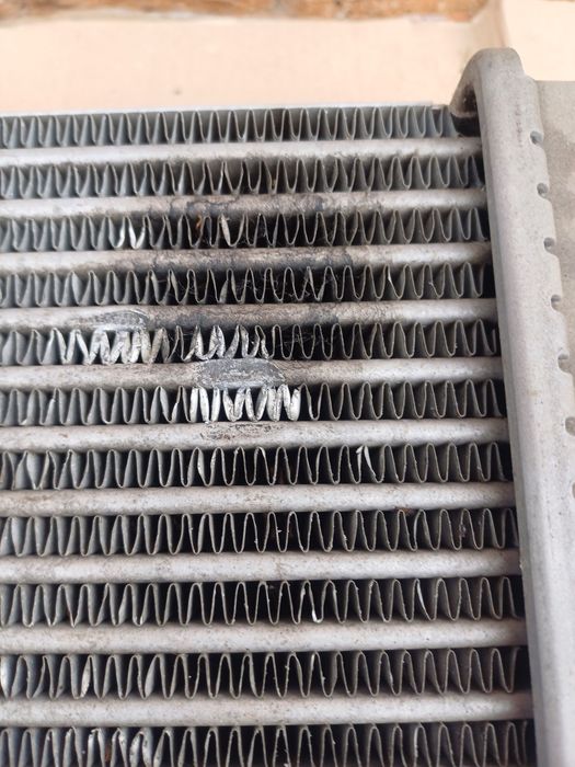 Nissan X-trail T-30 радіатор інтеркуляра інтеркулера інтеркулери