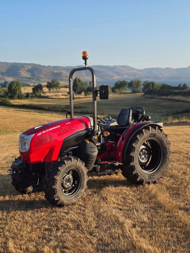 Trator McCormick x2 055