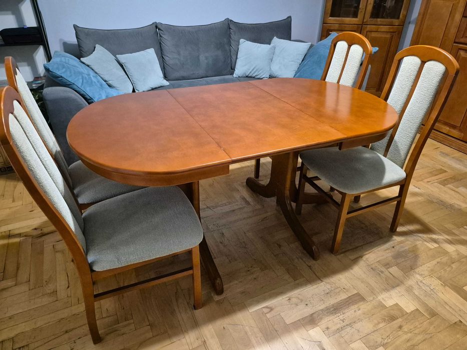 Stół z 4 wkładkami i 4 krzesłami, drewniana podstawa, konglomerat