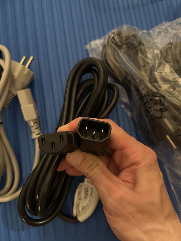 Kabel zasilający przedłużka kabla zasilającego do komputera upsa