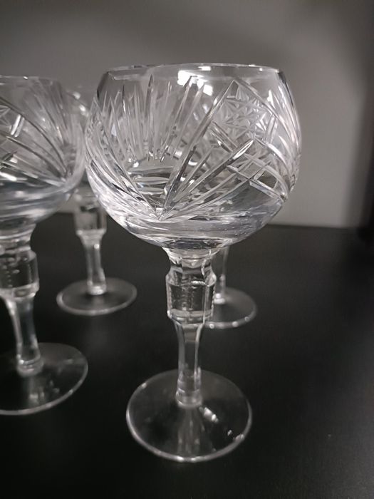 Cztery kryształowe kieliszki