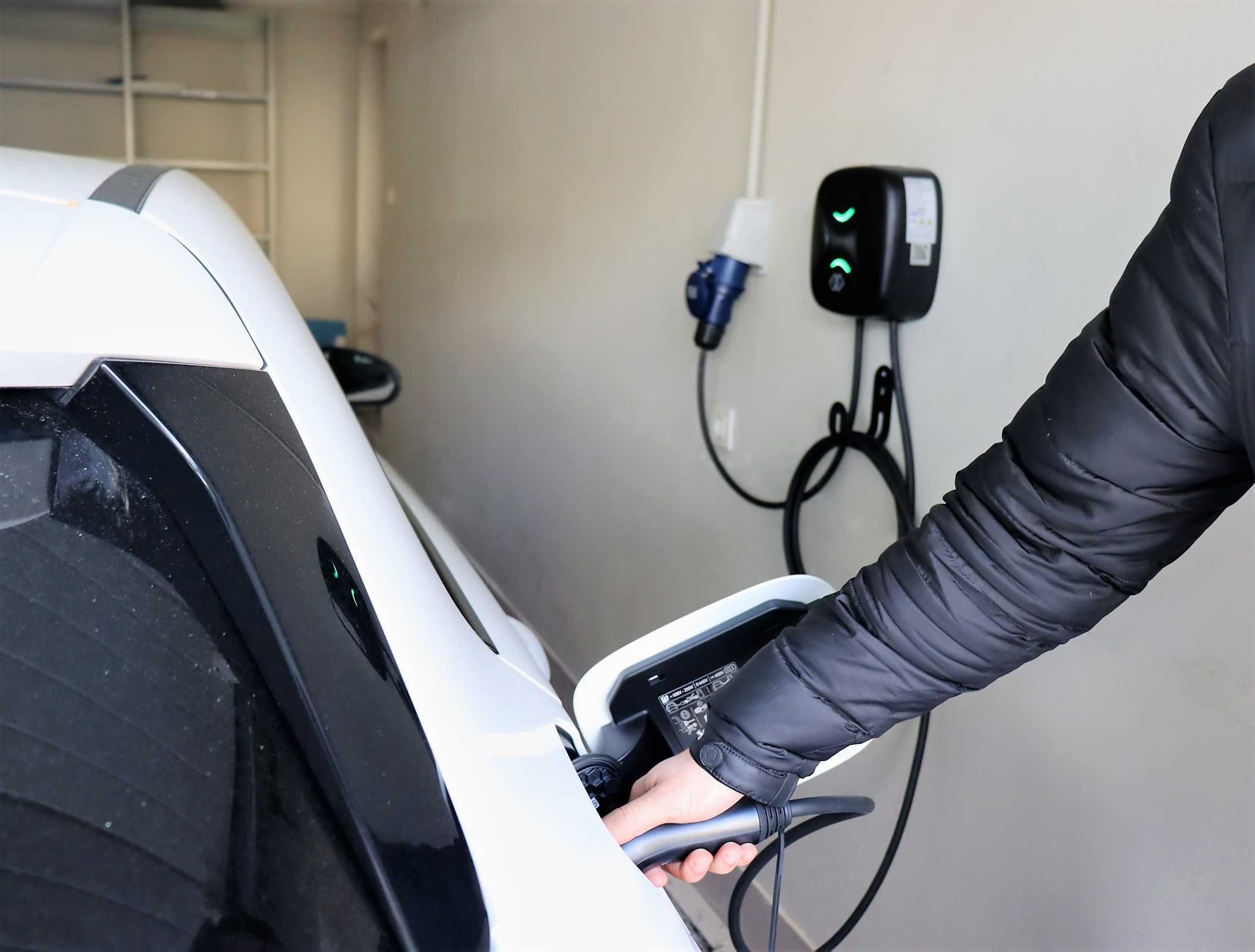 Carregador de Veículos Elétricos com APP de 7.4kW e 11kW c/Power Boost