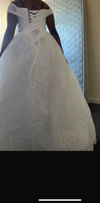 Vestido de Noiva Novo com véu