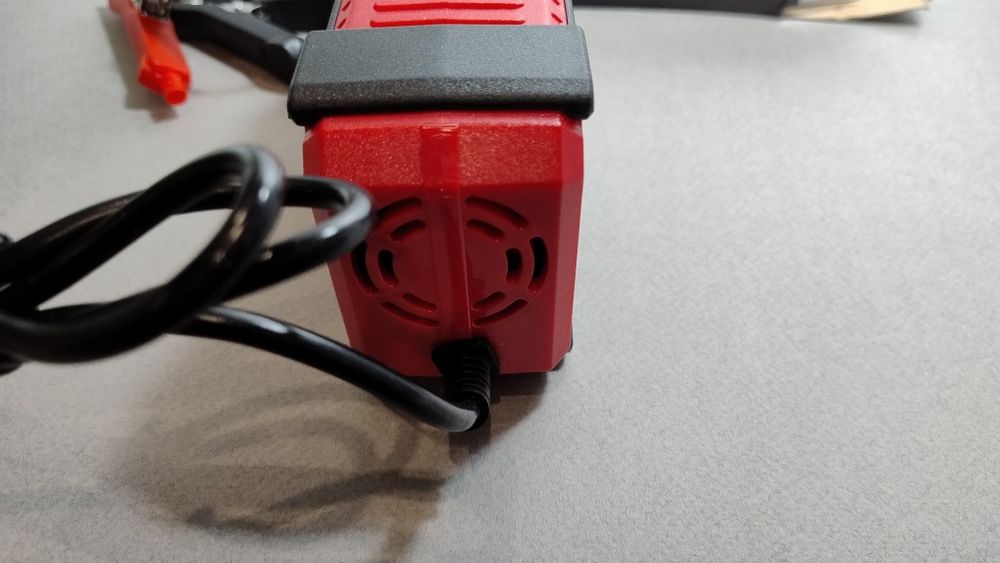 Продам імпульсне зарядне для акамулятора 12v 2-100Ah