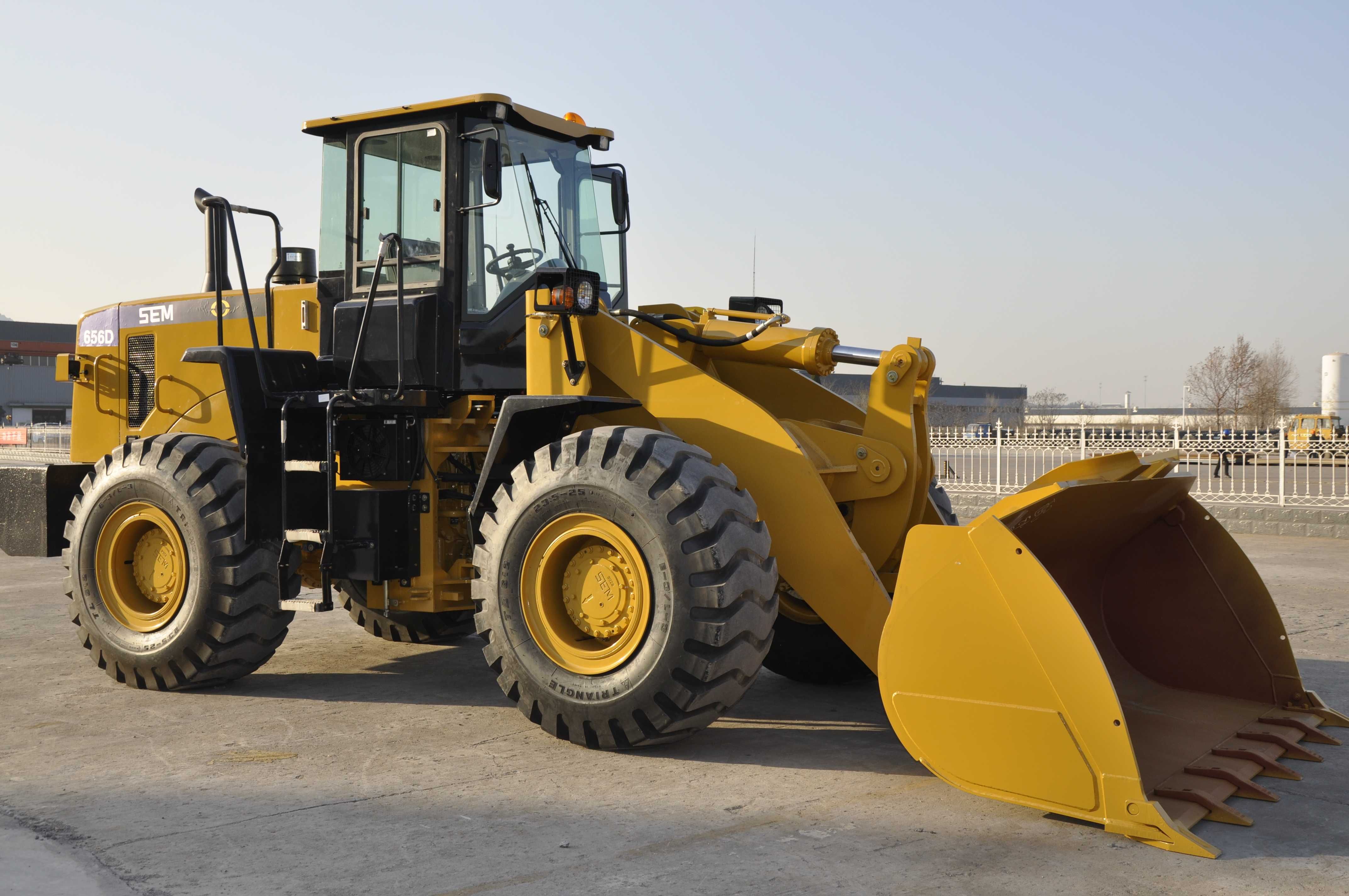 Фронтальний Навантажувач SEM 656D HL новий в Наявності