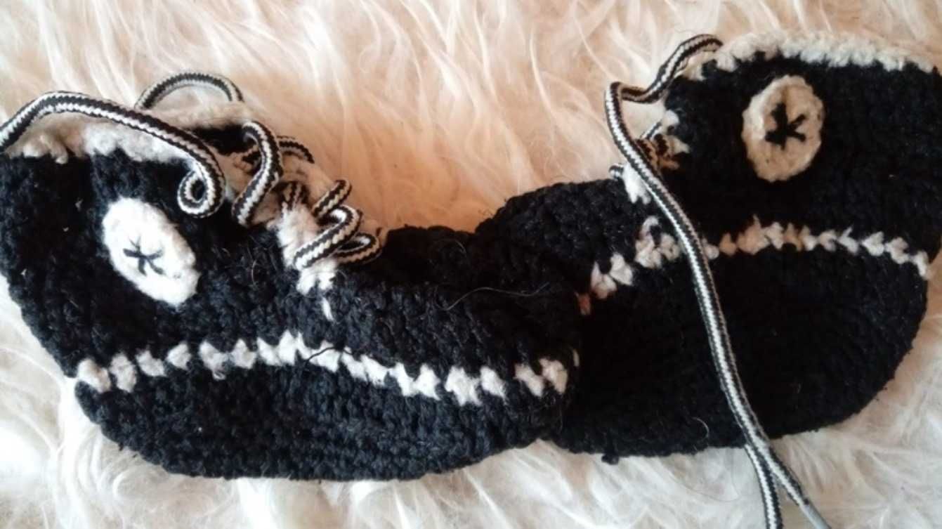 Skarpetki trampki buciki dla niemowląt z włóczki dł.ok 12 cm niechodki