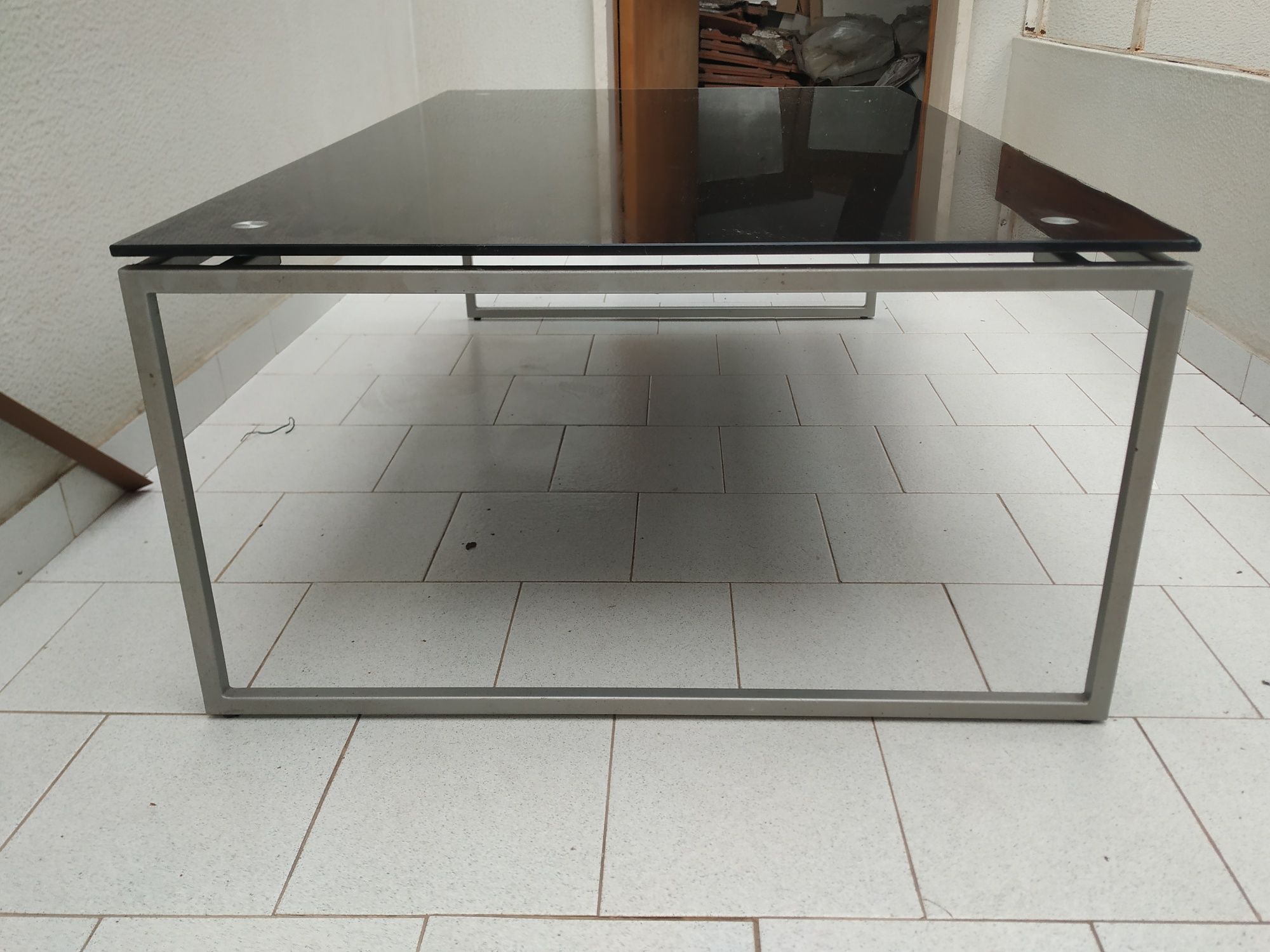 Mesa de Centro com Vidro