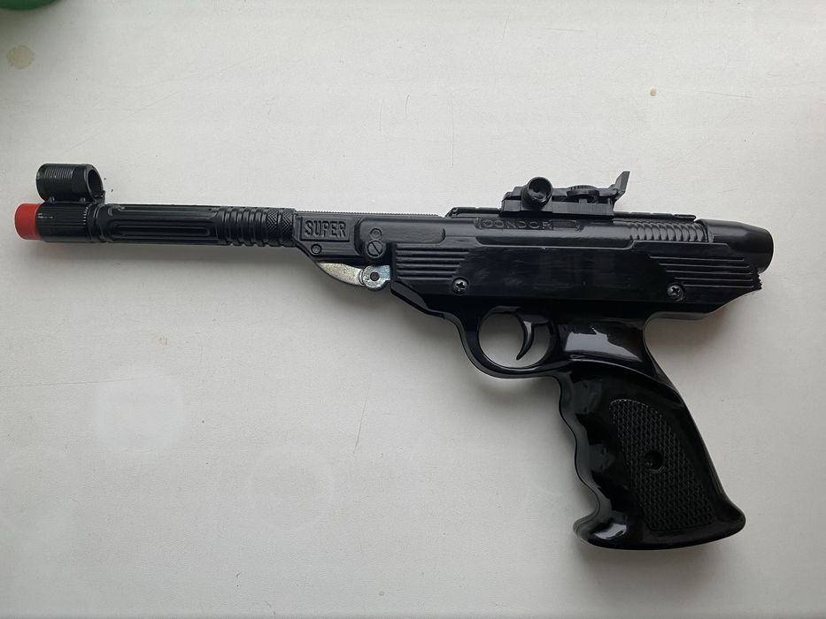 Іграшковий пістолет