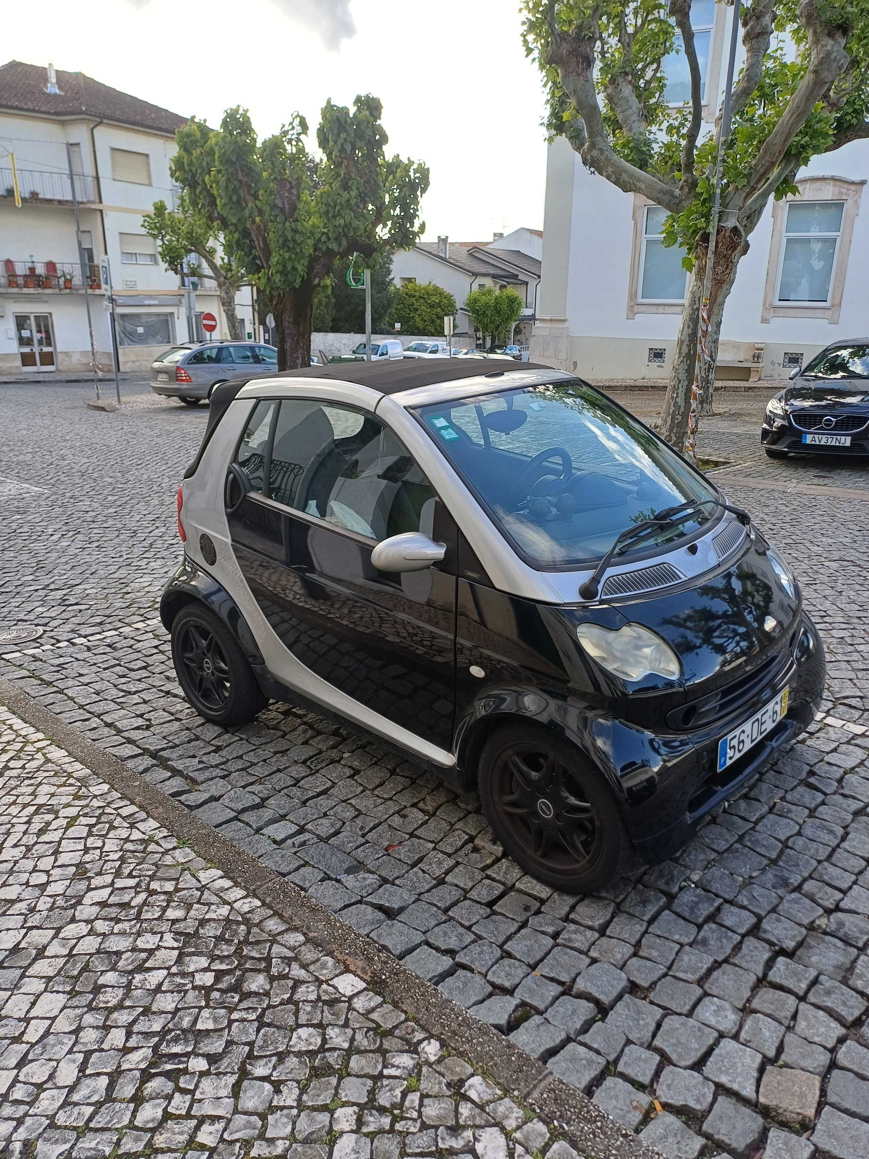 Carro em otimo estado cabrio