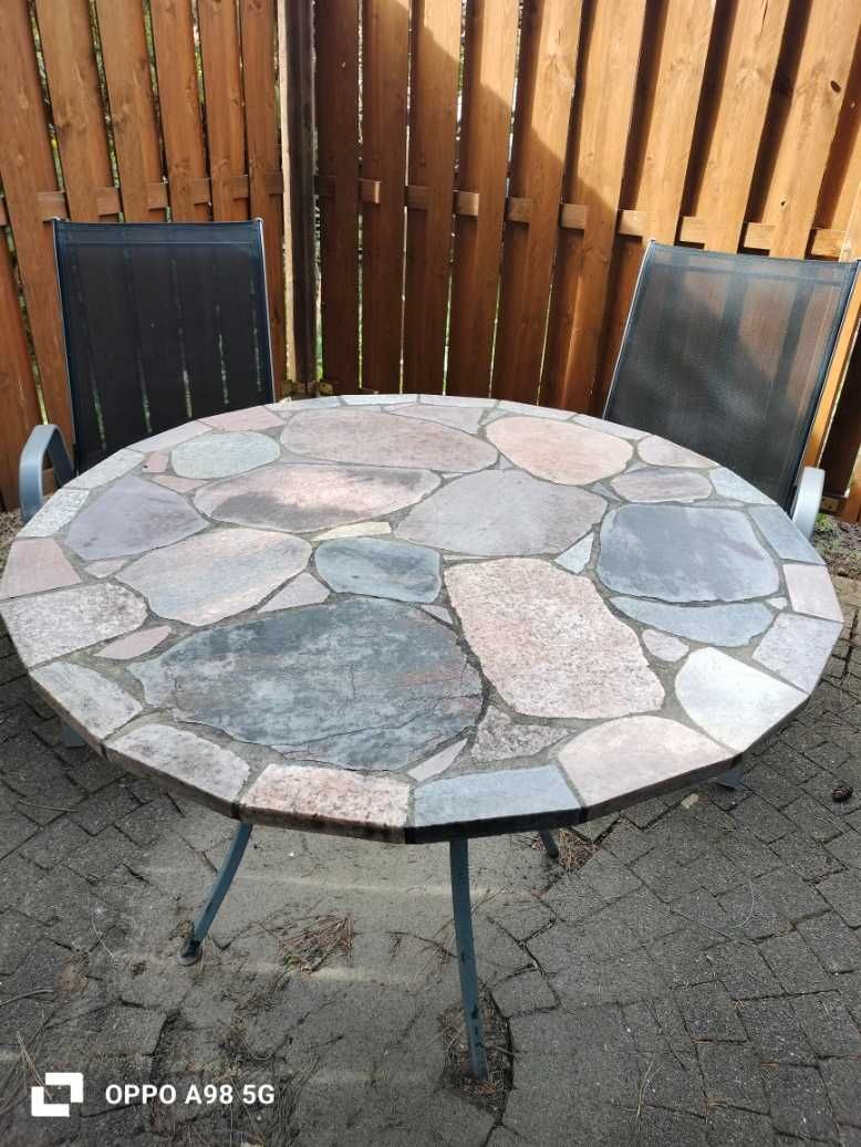 oryginalny kamienny stół ogrodowy