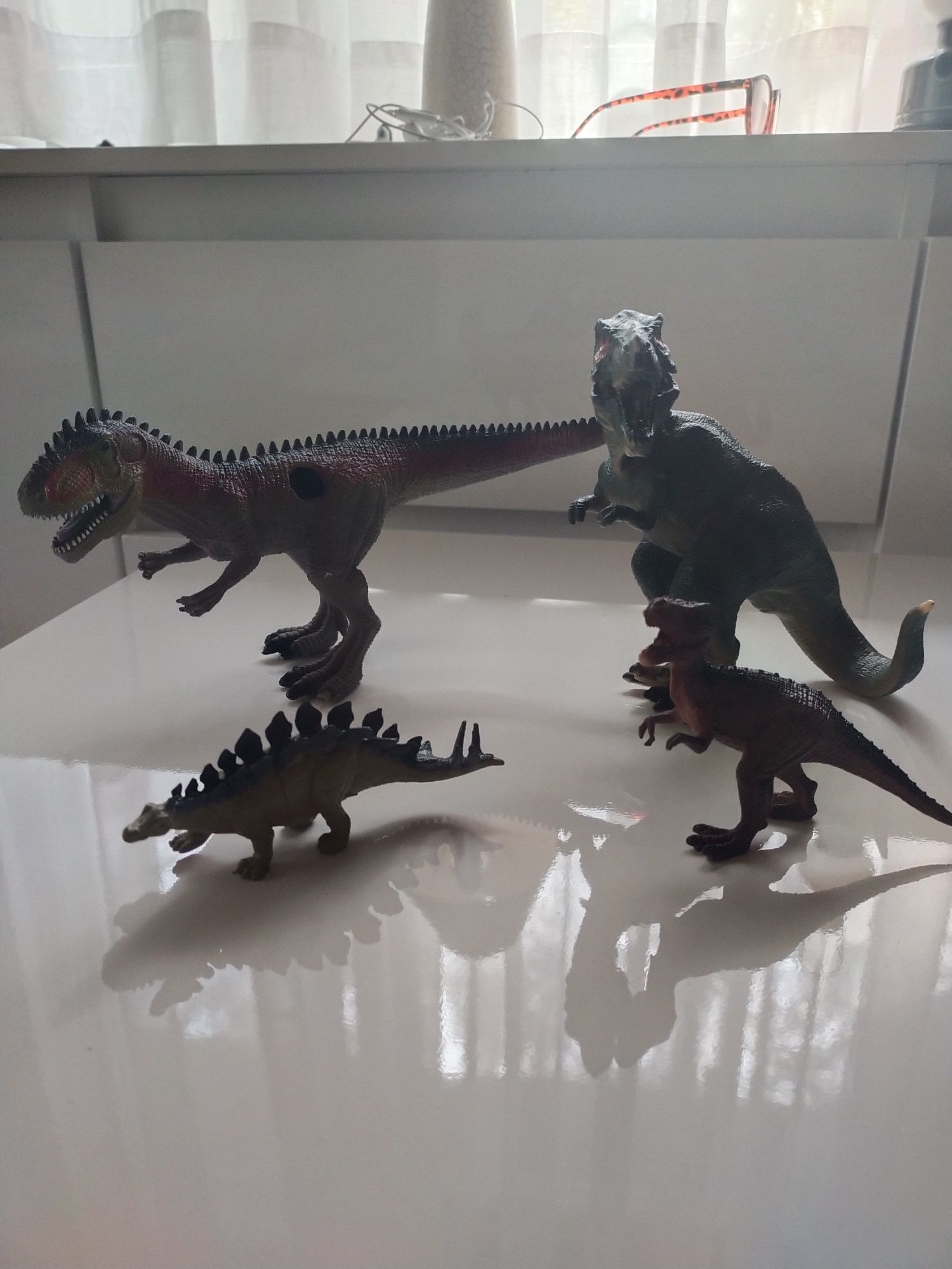 Dinozaury, 4 sztuki.