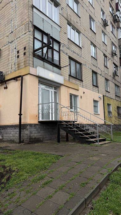 Оренда комерційного приміщення 53 м² в густонаселеному районі