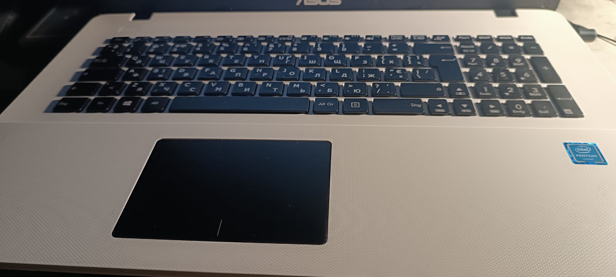 Ноутбук Asus F751M с большим 17,3" экраном!!!