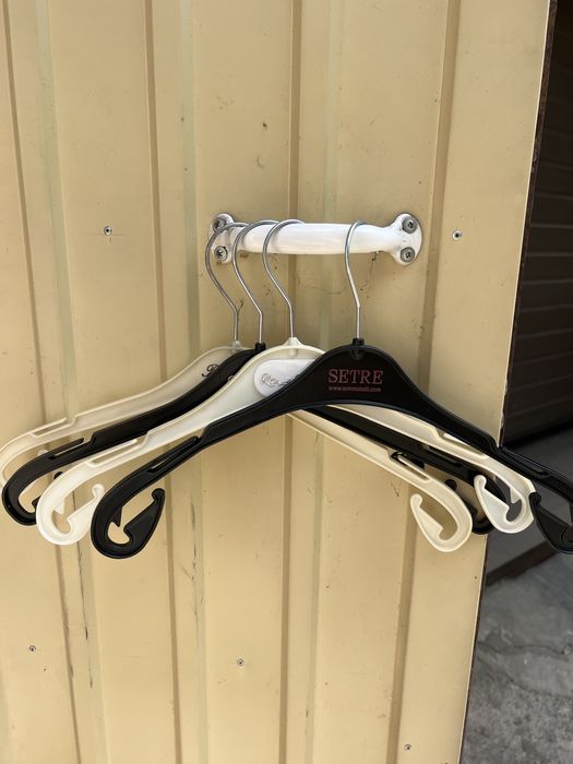 Продам вішалки для одягу