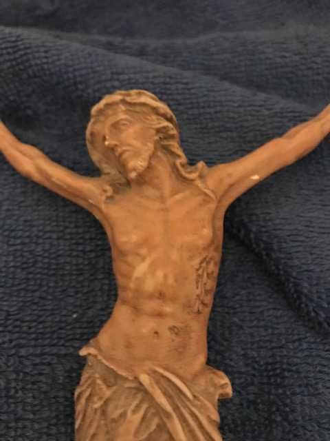 Cristo em gesso pintado em bom estado