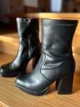 Botas com salto pretas