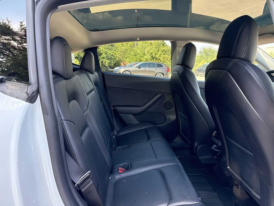 Tesla Model Y      2022