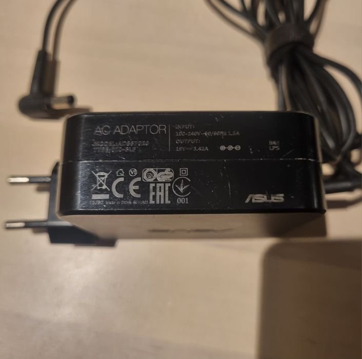 Działająca ladowarka Asus/Model : AD887020 - 19V (3.42A)