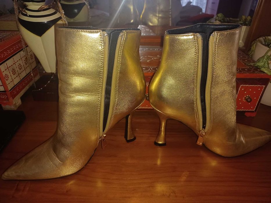 Botins dourados da Primadonna