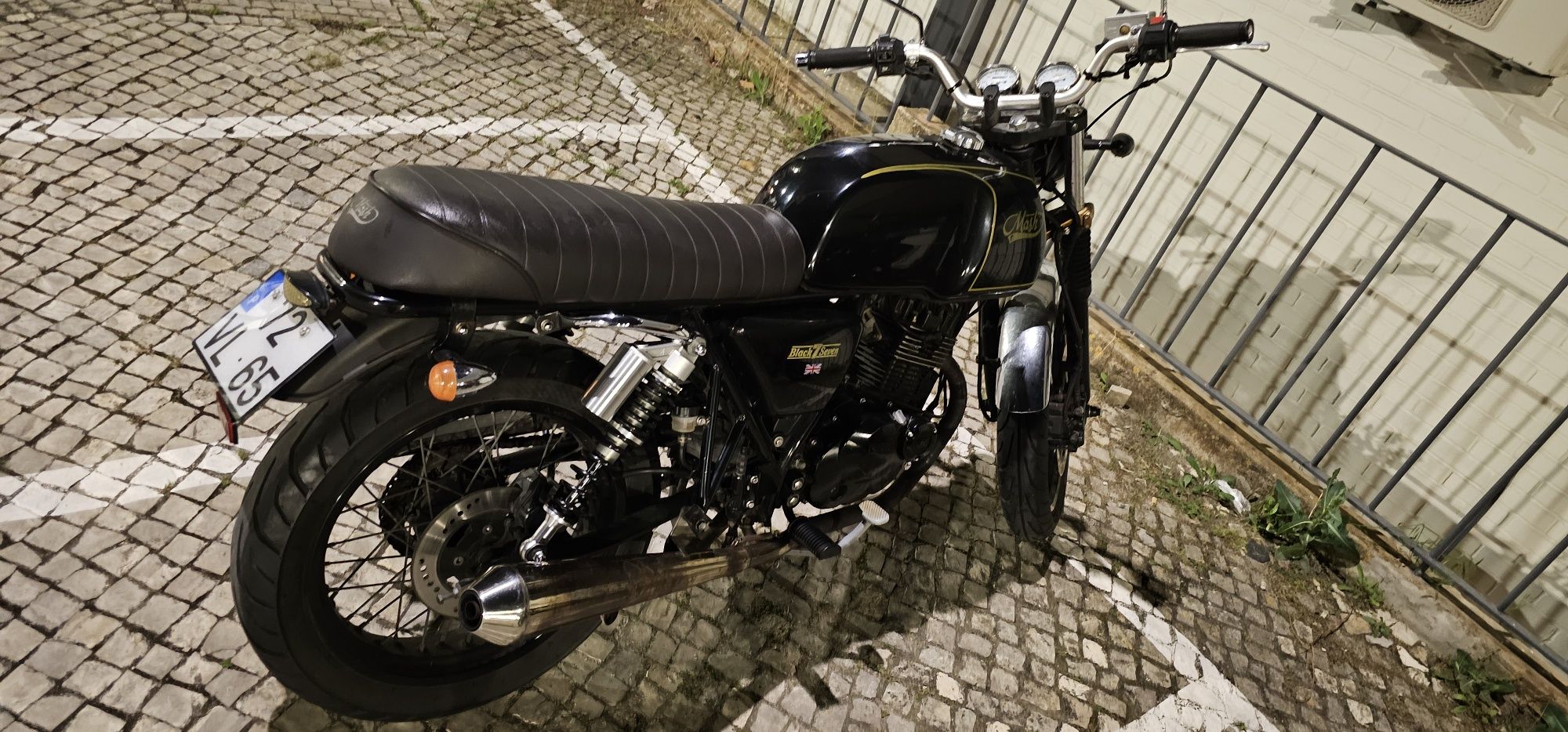 Moto mash 125 black seven