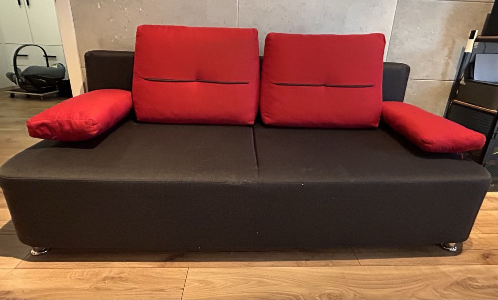 Kanapa rozkładana z pojemnikiem na pościel