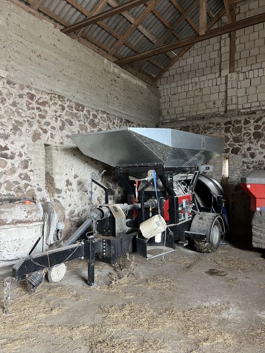 POZBĘDĘ SIĘ ! Młyn do gniecenia mokrej kukurydzy z pakowaniem w rękaw