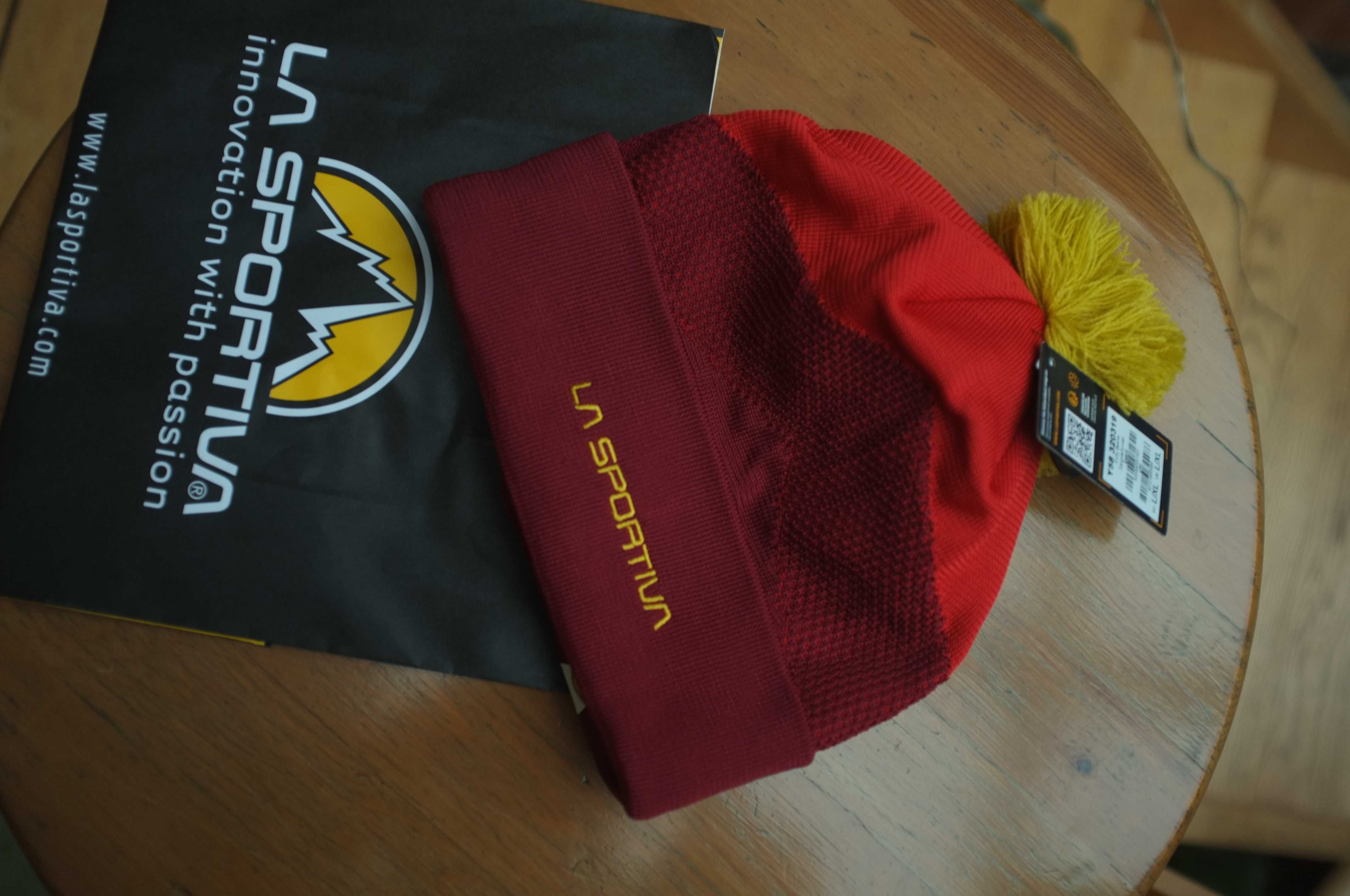 nowa zimowa czapka z pomponem La Sportiva ciepła beanie bordo