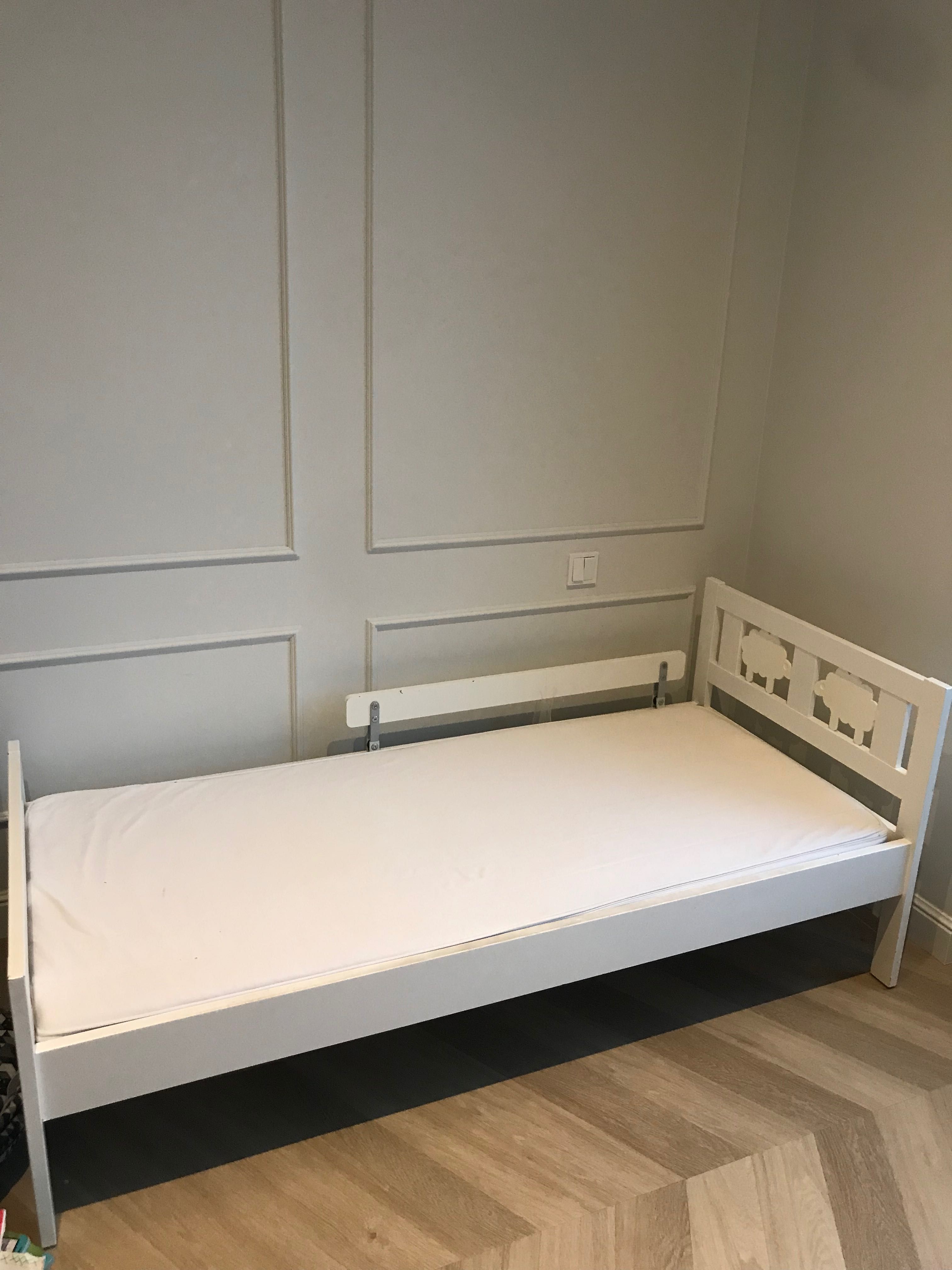 Łóżko dziecięce IKEA Kritter białe 70 x 160 cm + materac + barierka