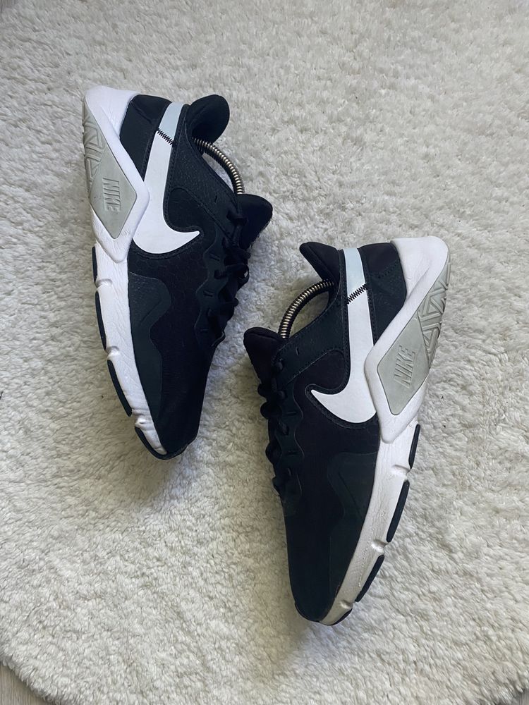 Мужские Кроссовки Nike Legend Essential 2  42р(27см)