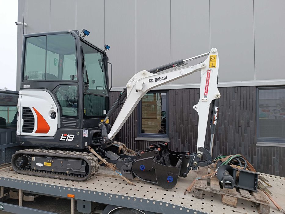 Wynajem maszyn budowlanych – minikoparka z młotem, wiertnicą, walec