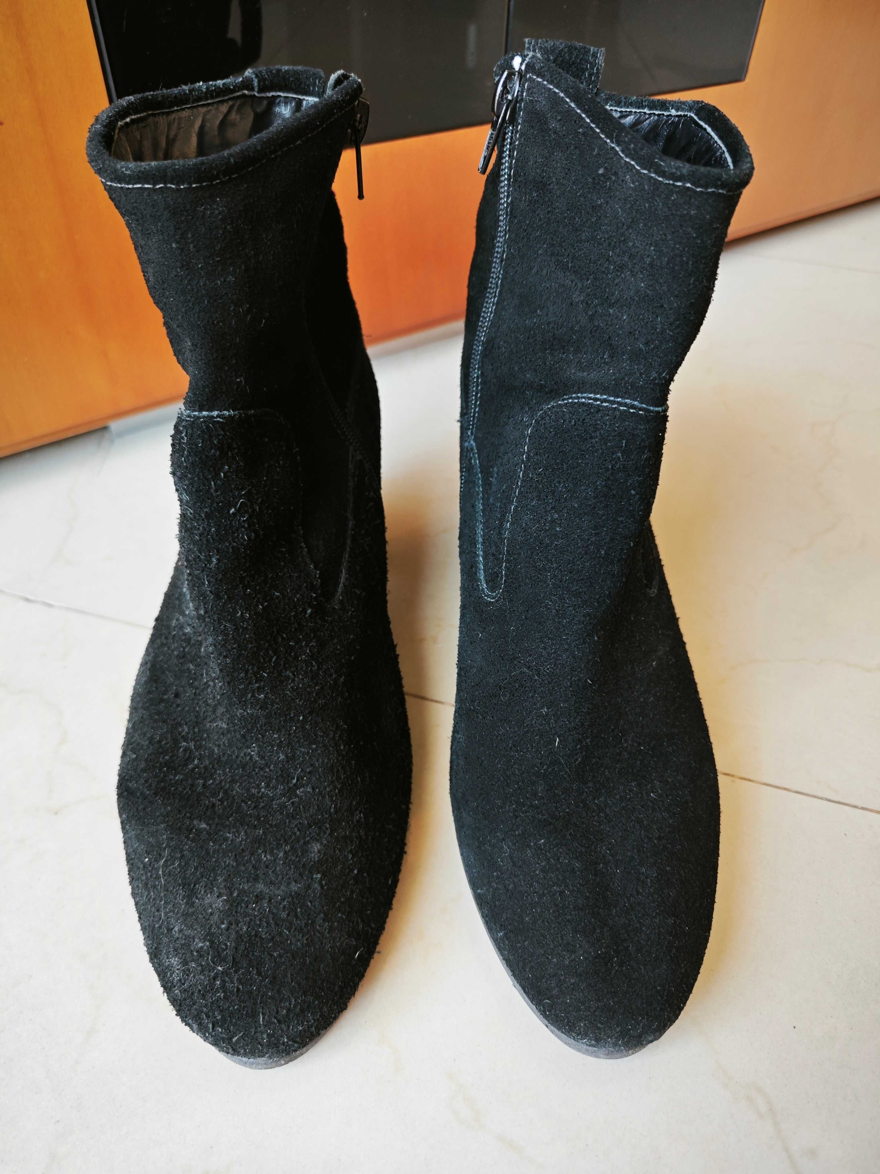 Botas Pretas Camurça