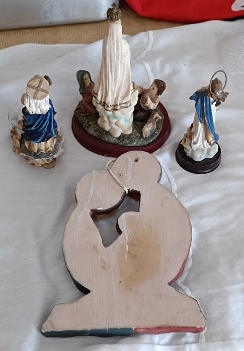 Sagrada Família e Santas religiosas em cerâmica