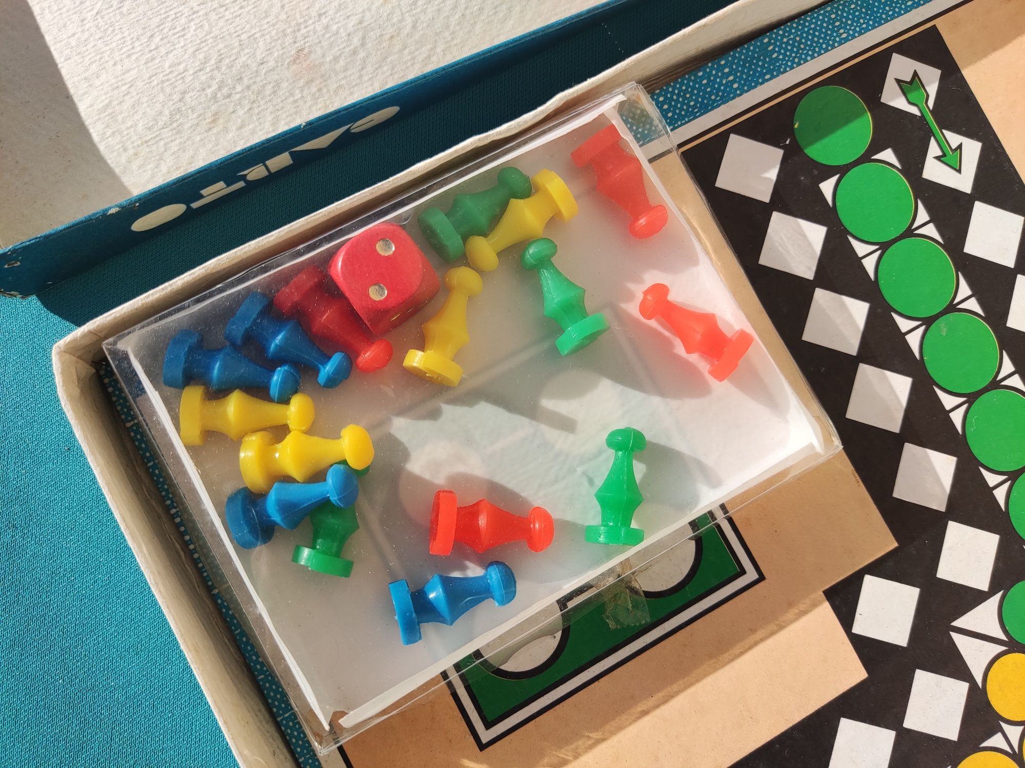 Jogo de tabuleiro antigo "LUDO" Karto, vintage