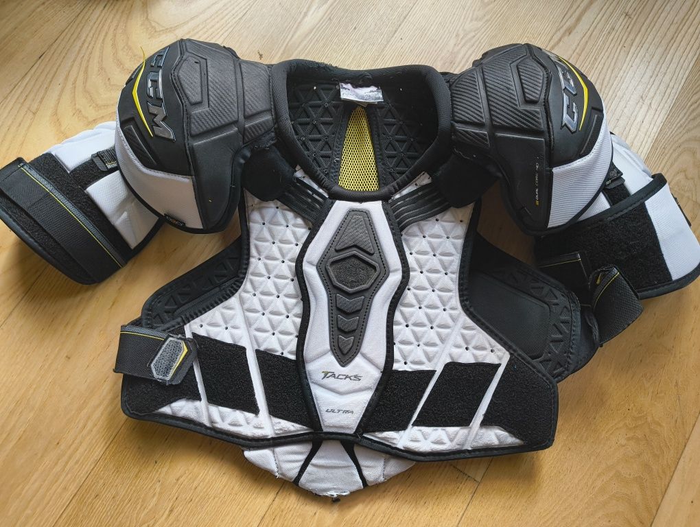 CCM Ultra Tacks Senior M bodik Hokej