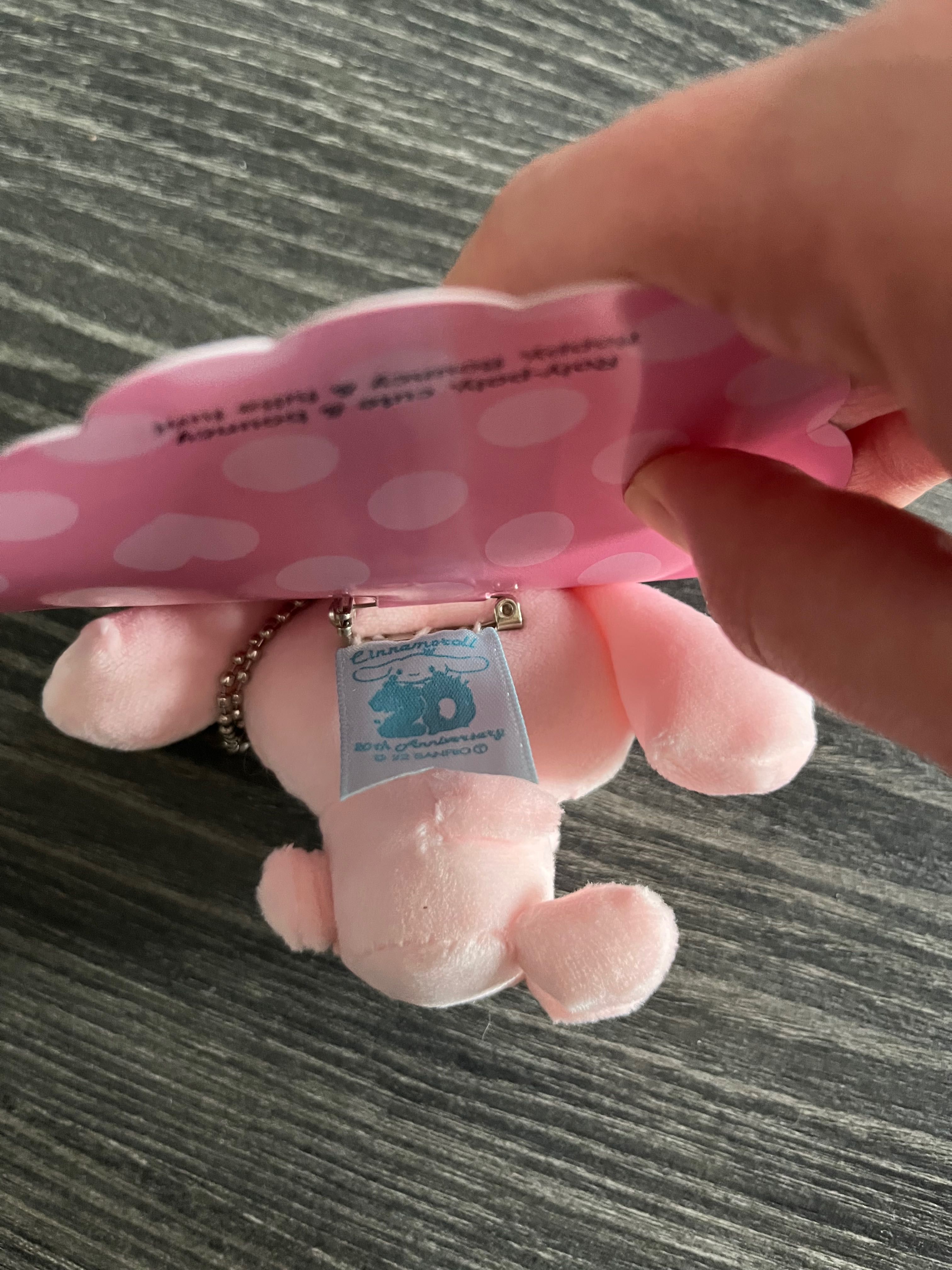 Sanrio Cinnamoroll różowy przypinka broszka breloczek Hello Kitty
