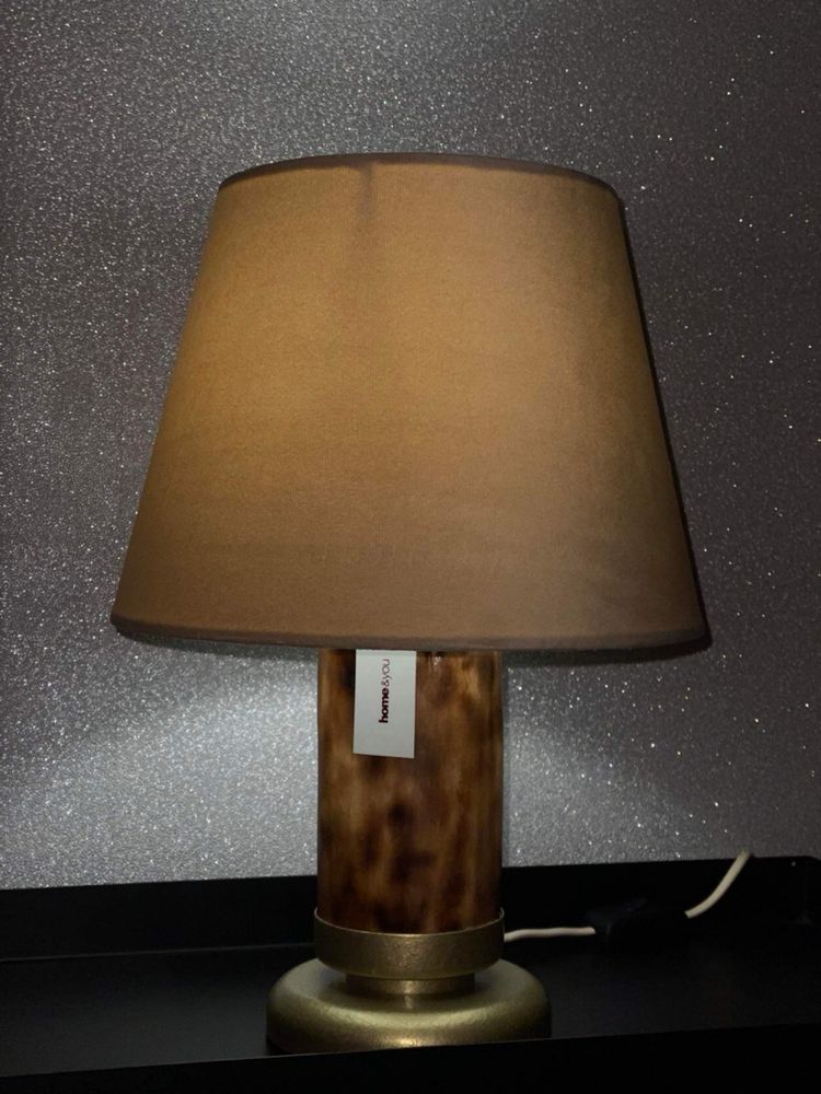 Lampka ozdobna z drewnem