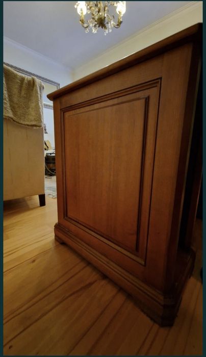 Secretaria maciça (cerejeira)