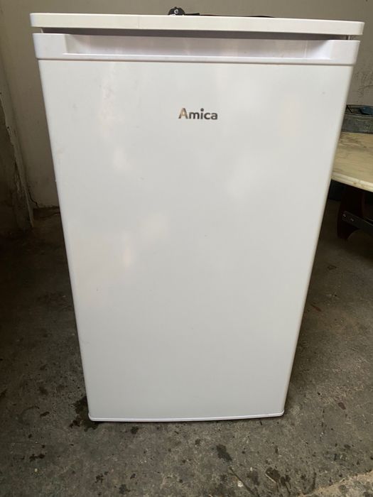 Lodówka Amika mała