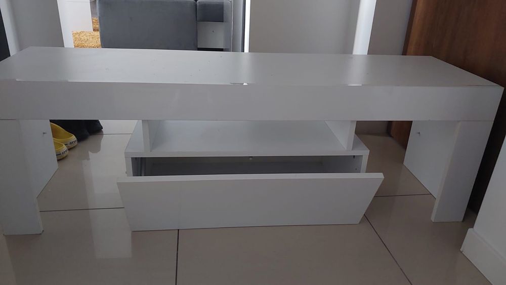 Stolik pod telewizor biały